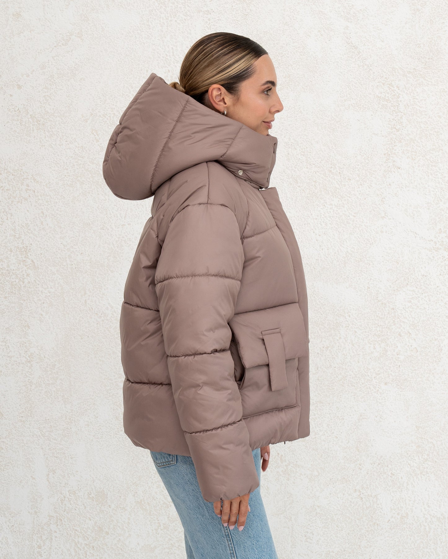 Жіноча зимова куртка 0474 бежевого кольору