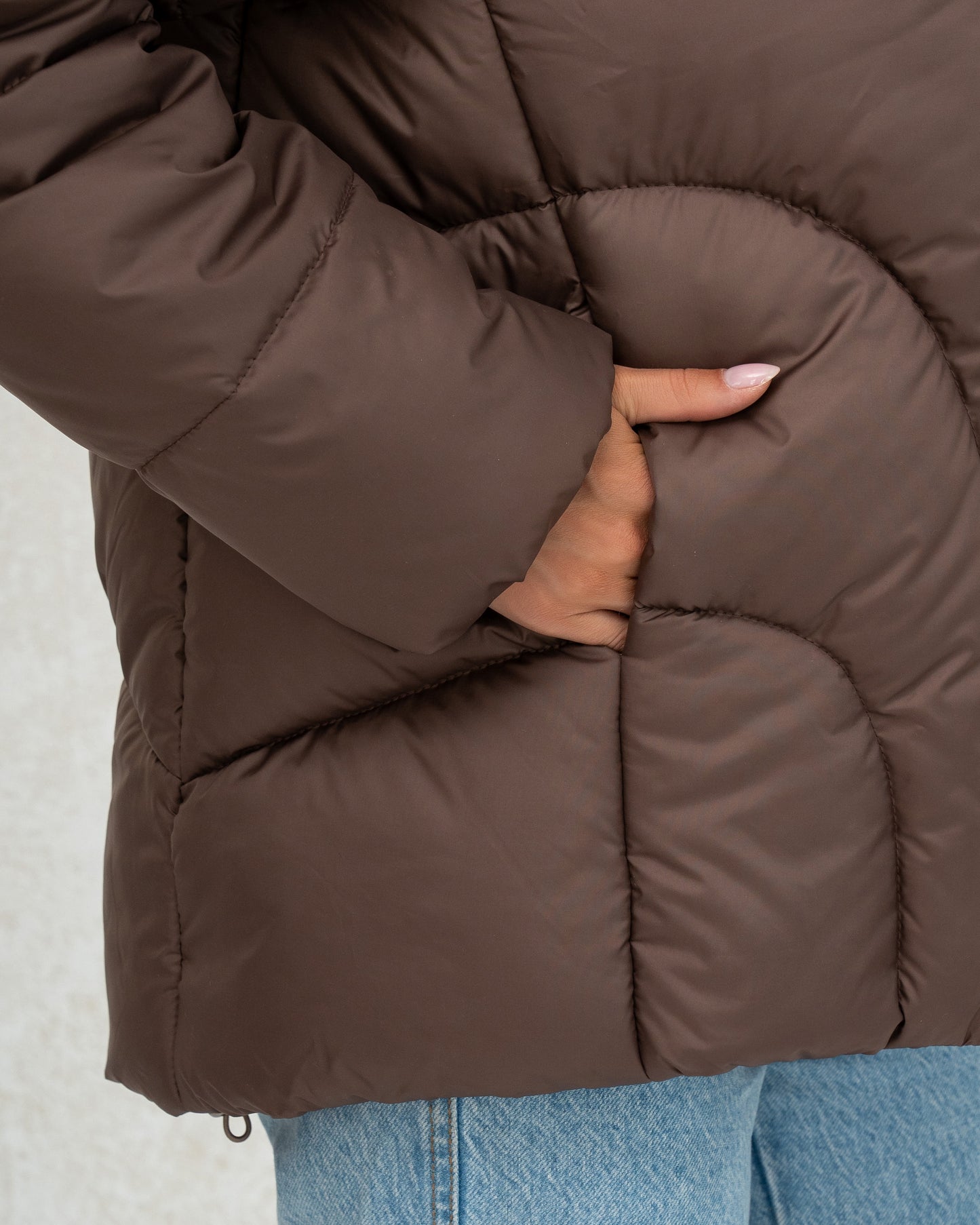 Жіноча зимова куртка з синтетичним пухом 0472 шоколадного кольору